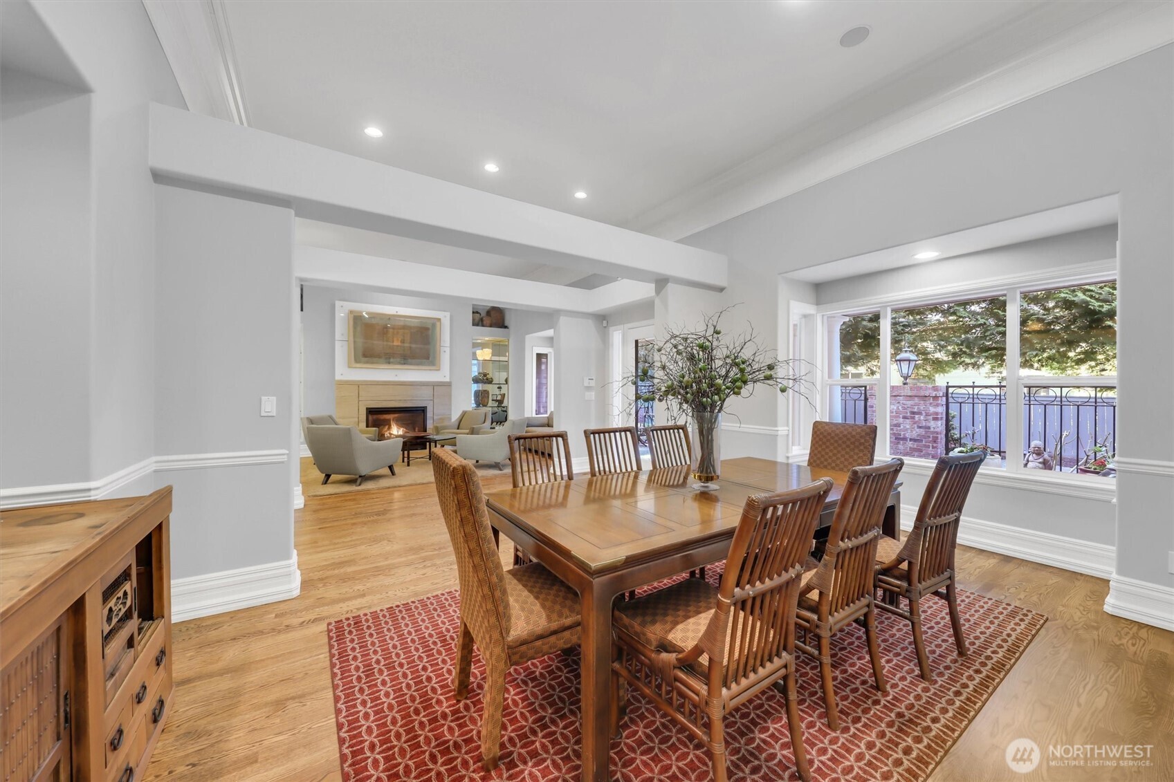 Bellevue, Washington, 98004, United States, 2 Bedrooms Bedrooms, ,3 BathroomsBathrooms,Residential,Active,2035071