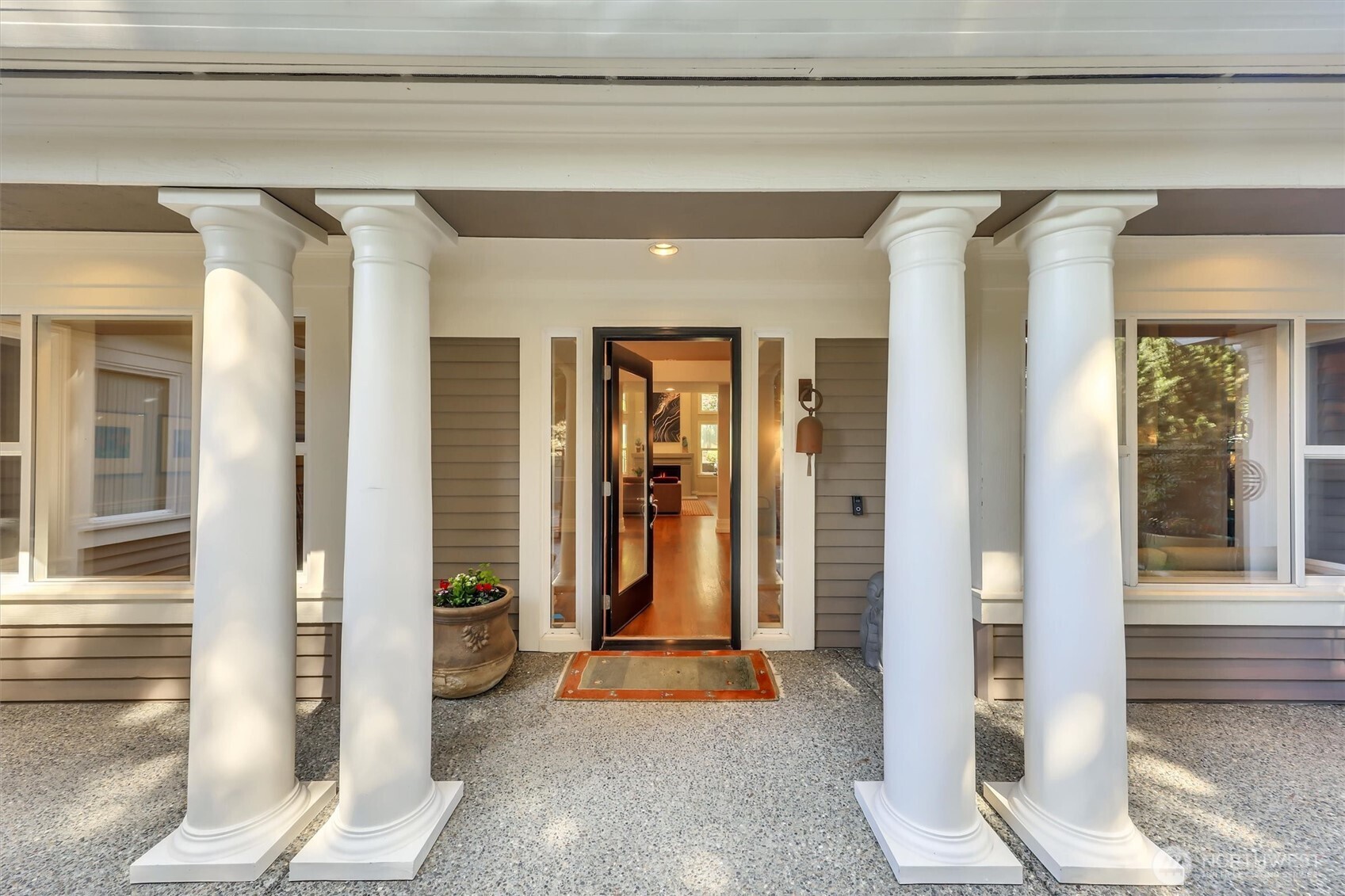 Bellevue, Washington, 98004, United States, 2 Bedrooms Bedrooms, ,3 BathroomsBathrooms,Residential,Active,2035071