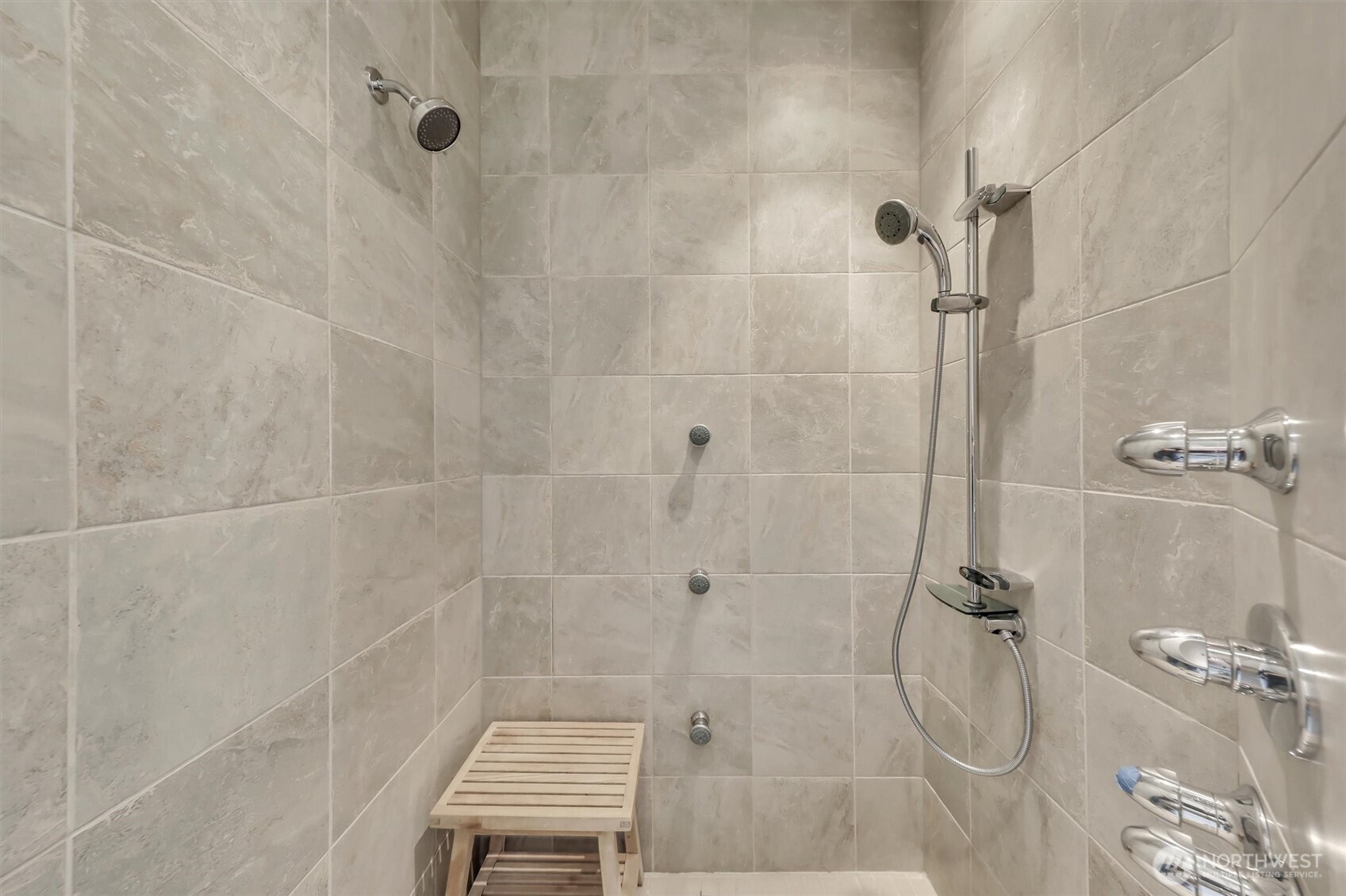 Bellevue, Washington, 98004, United States, 2 Bedrooms Bedrooms, ,3 BathroomsBathrooms,Residential,Active,2035071