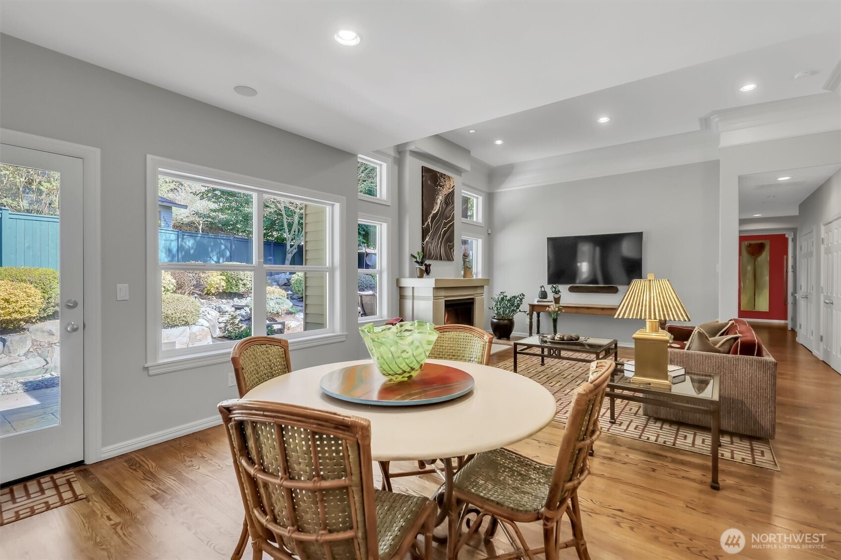 Bellevue, Washington, 98004, United States, 2 Bedrooms Bedrooms, ,3 BathroomsBathrooms,Residential,Active,2035071