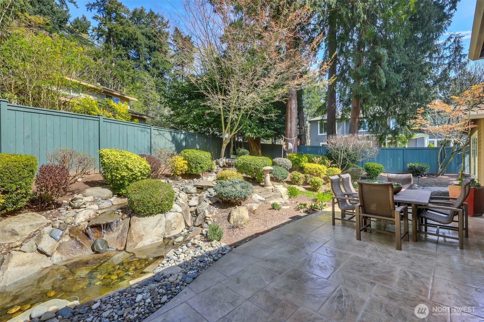 Bellevue, Washington, 98004, United States, 2 Bedrooms Bedrooms, ,3 BathroomsBathrooms,Residential,Active,2035071