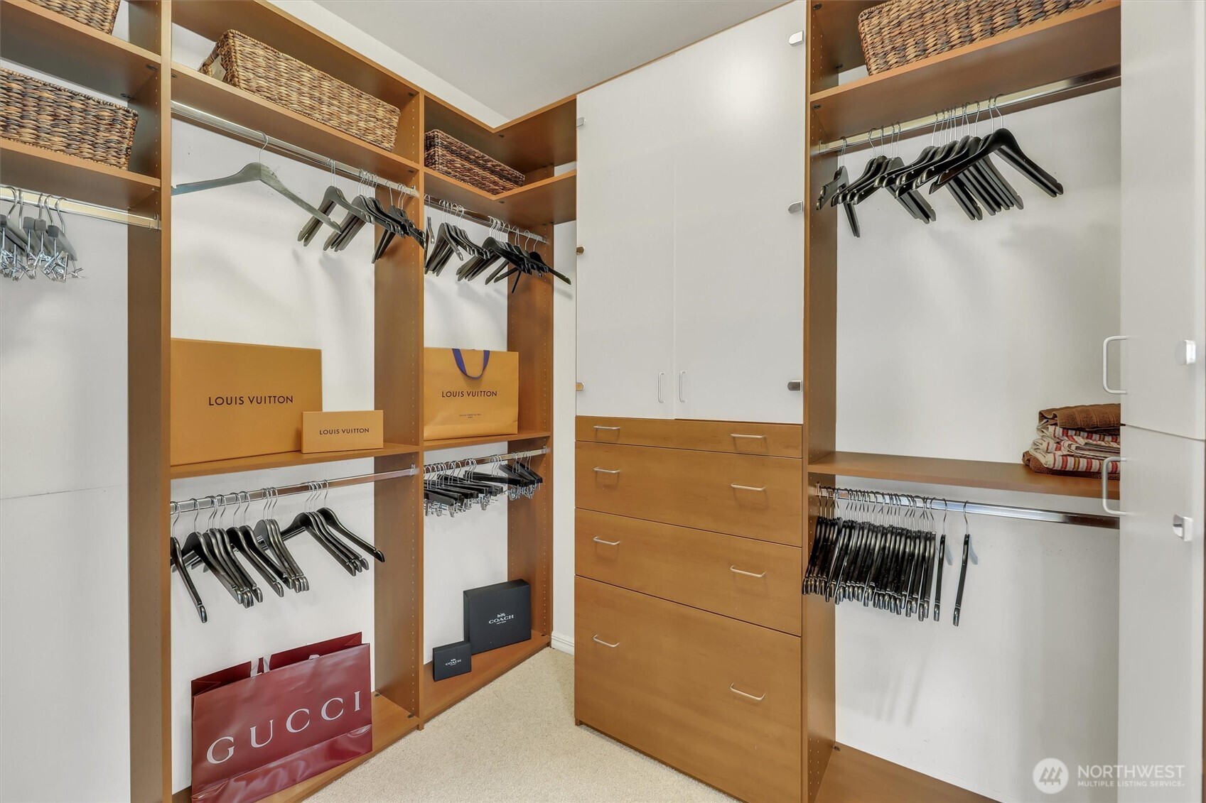 Bellevue, Washington, 98004, United States, 2 Bedrooms Bedrooms, ,3 BathroomsBathrooms,Residential,Active,2035071