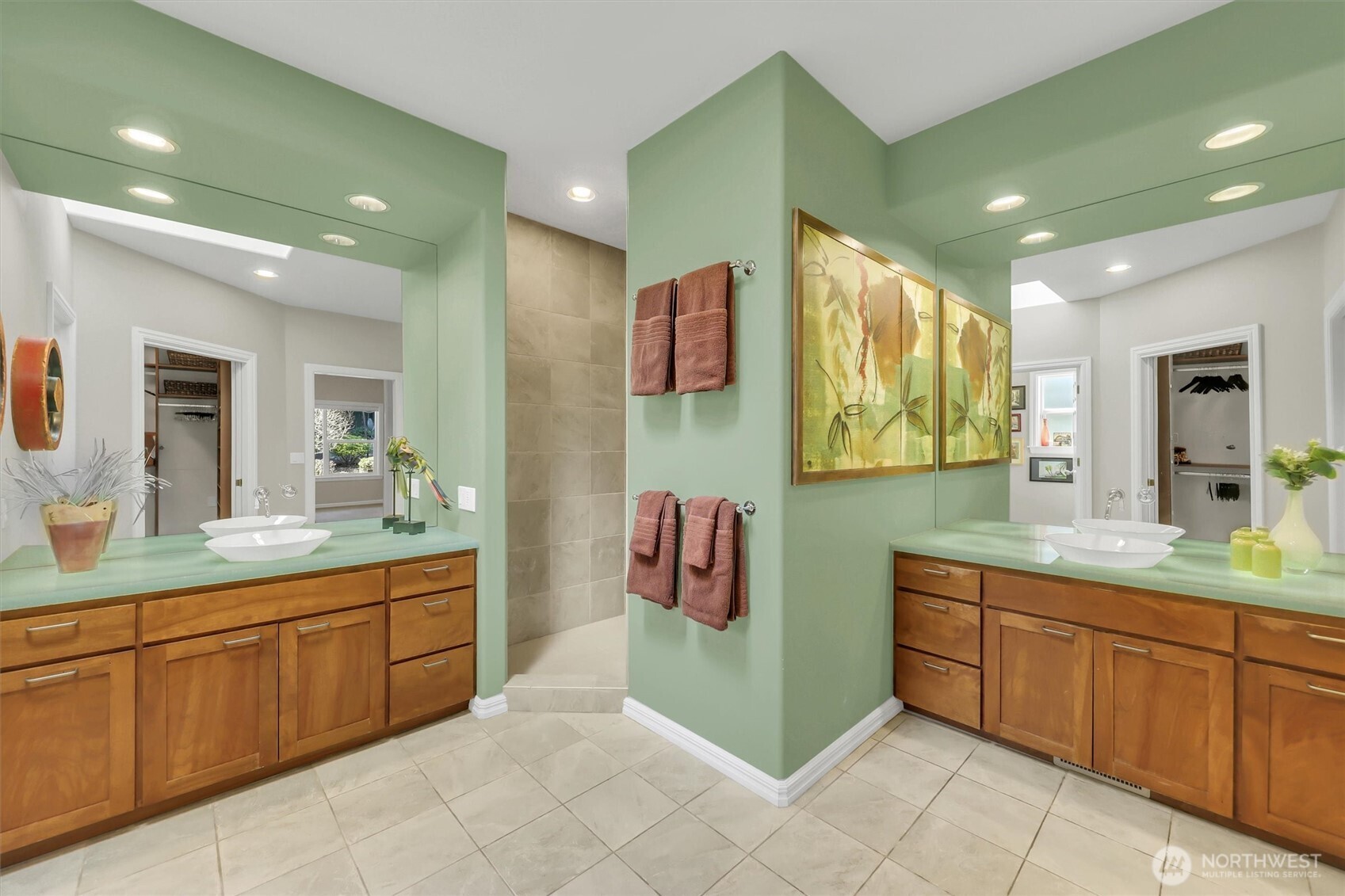 Bellevue, Washington, 98004, United States, 2 Bedrooms Bedrooms, ,3 BathroomsBathrooms,Residential,Active,2035071