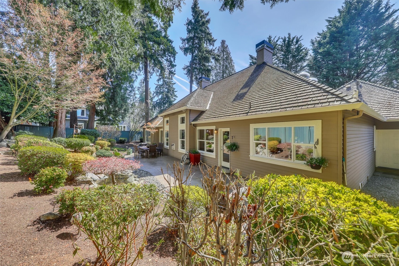 Bellevue, Washington, 98004, United States, 2 Bedrooms Bedrooms, ,3 BathroomsBathrooms,Residential,Active,2035071