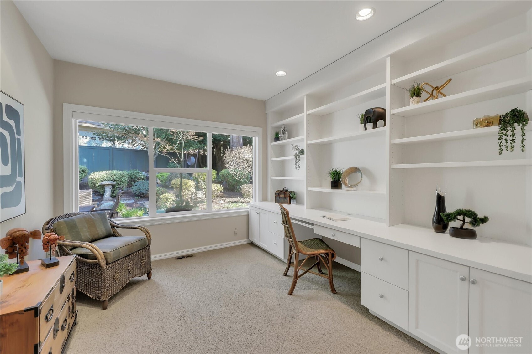 Bellevue, Washington, 98004, United States, 2 Bedrooms Bedrooms, ,3 BathroomsBathrooms,Residential,Active,2035071