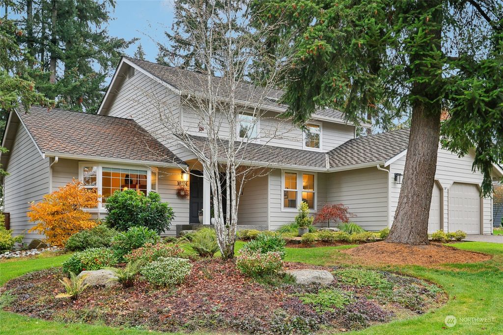 Photo of 16204 NE 113th Court, Redmond, WA 98052 (MLS # 2310487)