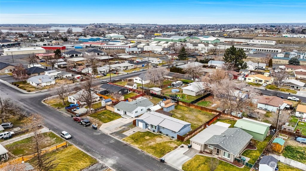 Photo of 717 S Locust Lane, Moses Lake, WA 98837 (MLS # 2477203)