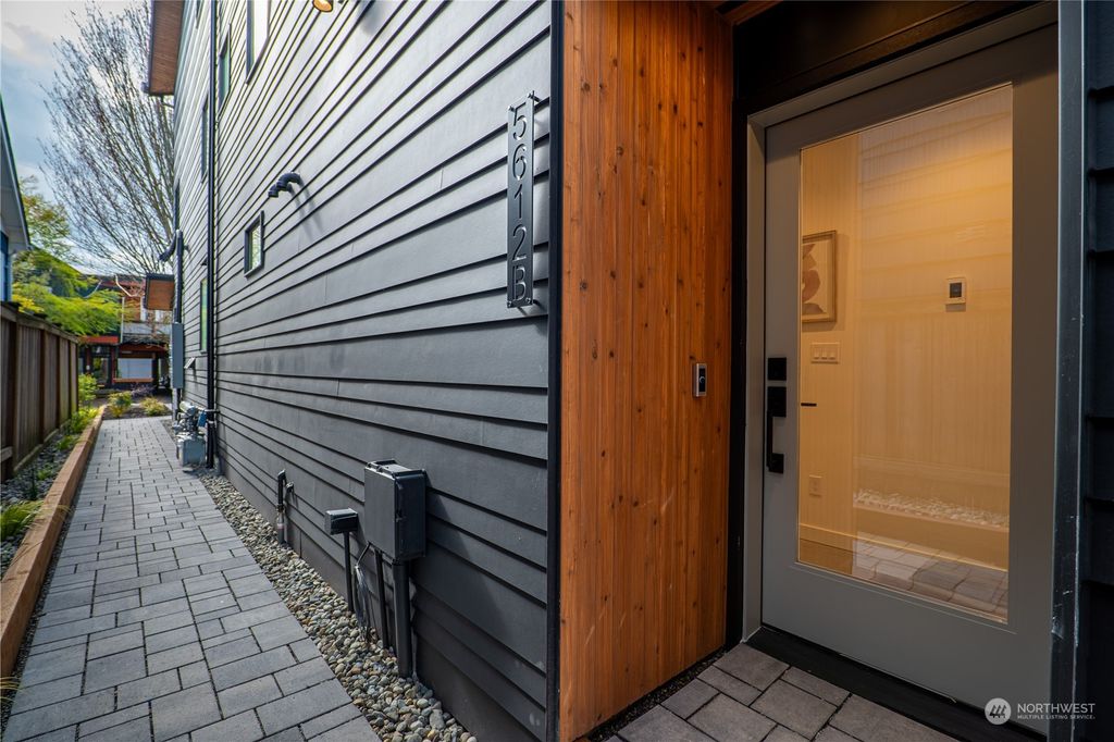 Photo of 5612 Keystone Place N #B, Seattle, WA 98103 (MLS # 2219078)