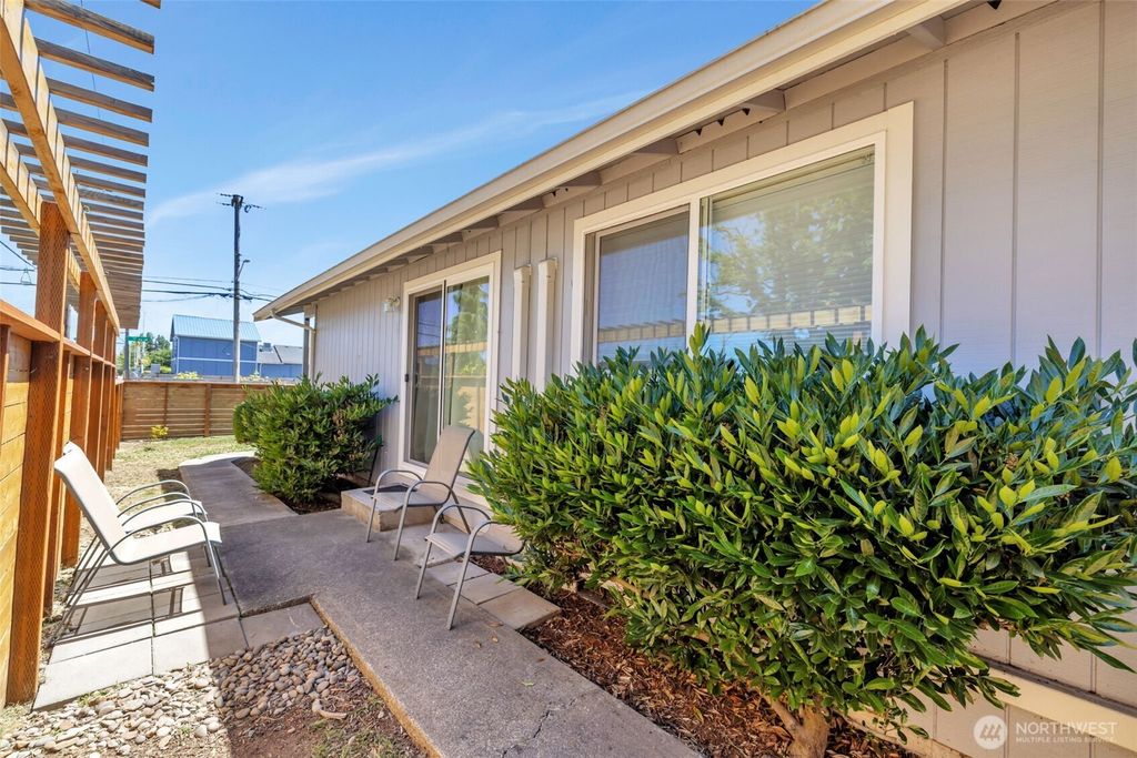 Photo of 10201 17th Avenue SW, Seattle, WA 98146 (MLS # 2390640)