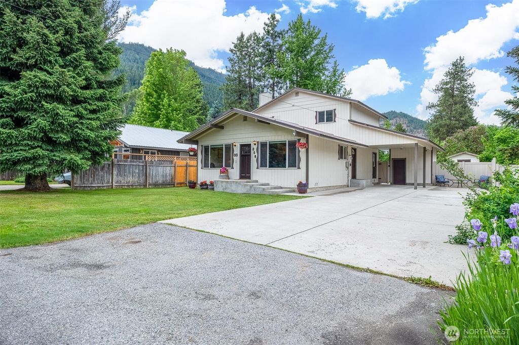 Photo of 208 West ST, Leavenworth, WA 98826 (MLS # 2524380)