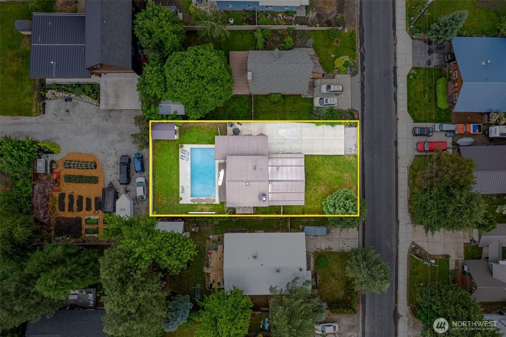 Photo of 208 West ST, Leavenworth, WA 98826 (MLS # 2524380)
