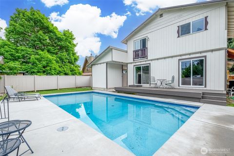 Photo of 208 West ST, Leavenworth, WA 98826 (MLS # 2524380)