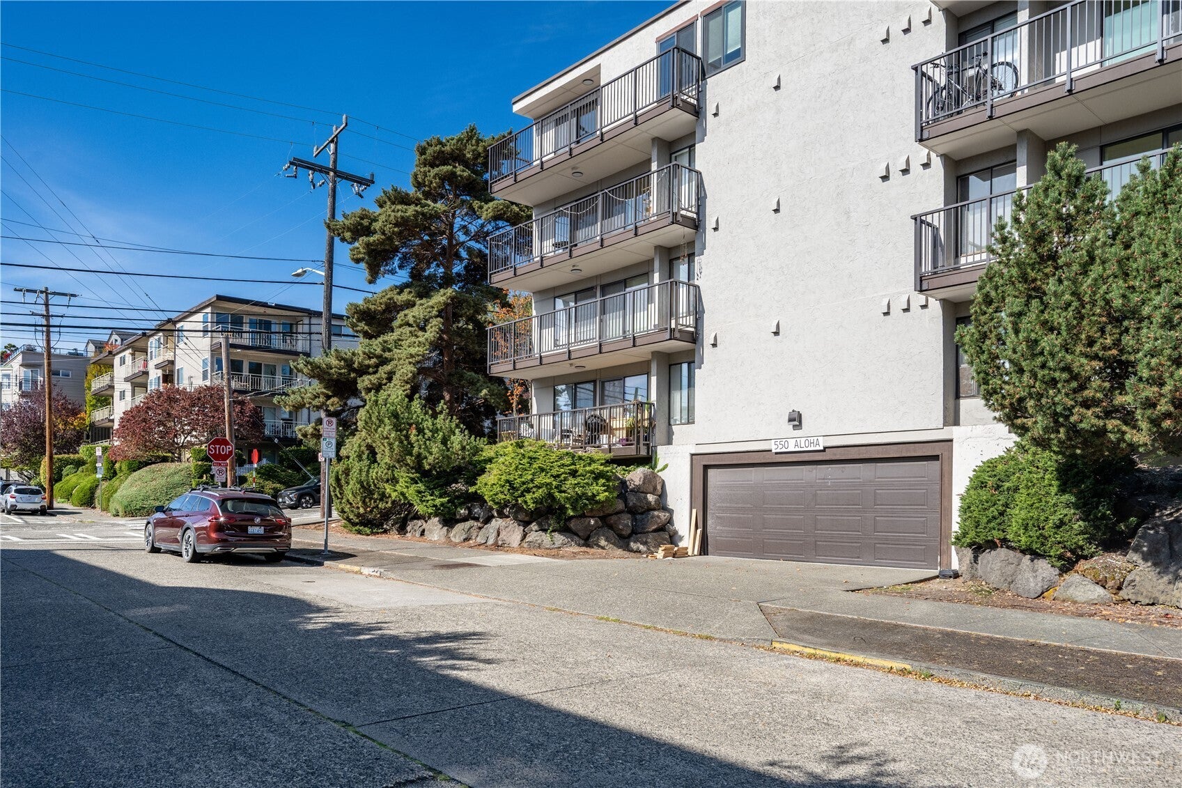 550 Aloha Street 201