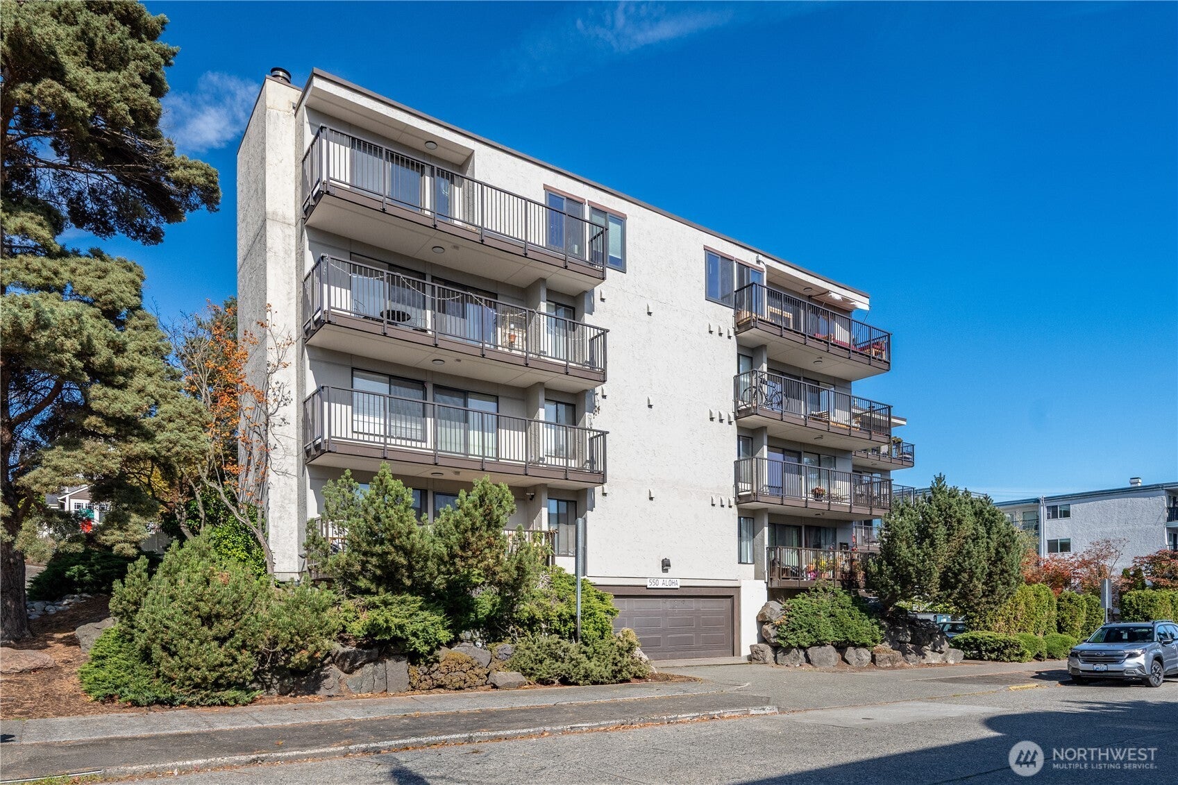550 Aloha Street 201