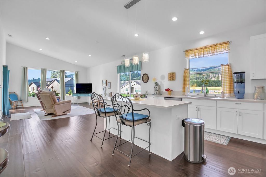 Photo of 30 Nature Loop, Cathlamet, WA 98612 (MLS # 2473124)