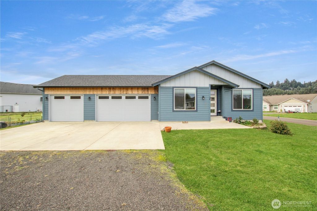 Photo of 30 Nature Loop, Cathlamet, WA 98612 (MLS # 2473124)