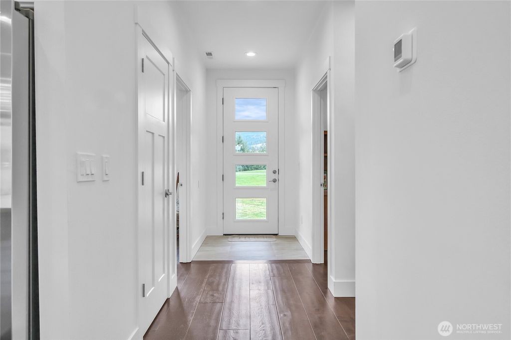 Photo of 30 Nature Loop, Cathlamet, WA 98612 (MLS # 2473124)