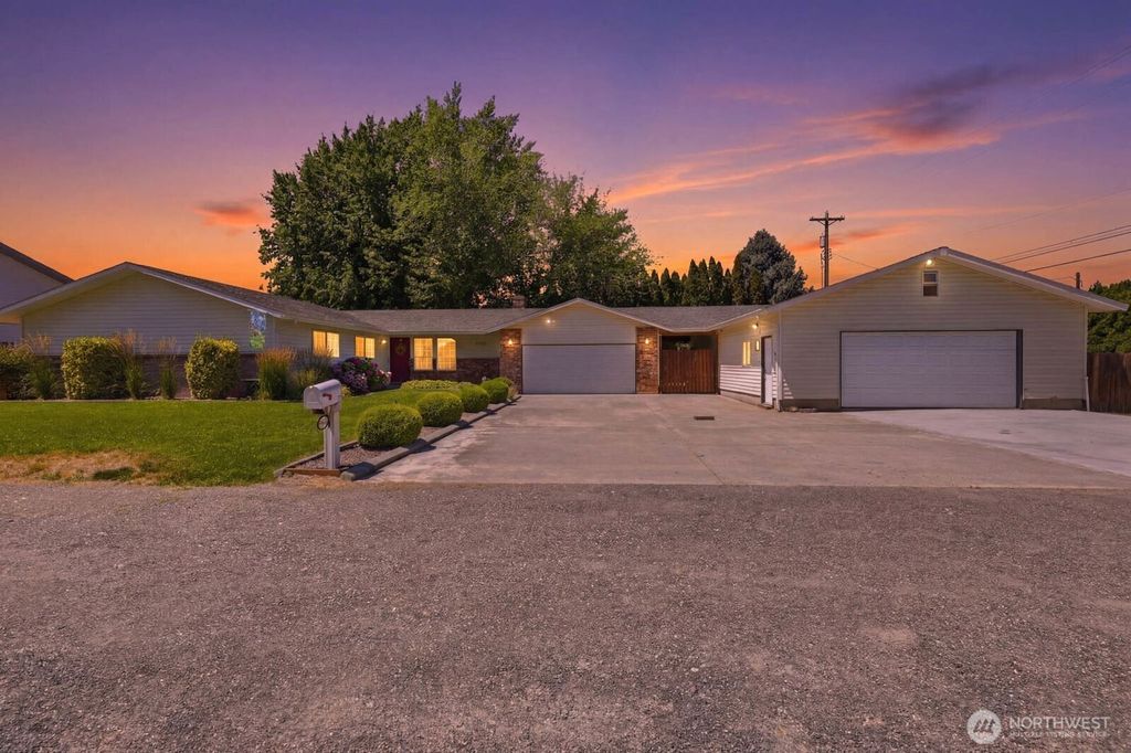 Photo of 2220 Road 92, Pasco, WA 99301 (MLS # 2552211)