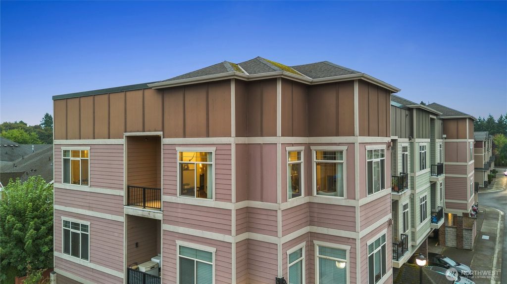 Photo of 4005 NE 3rd Place #E, Renton, WA 98056 (MLS # 2447252)