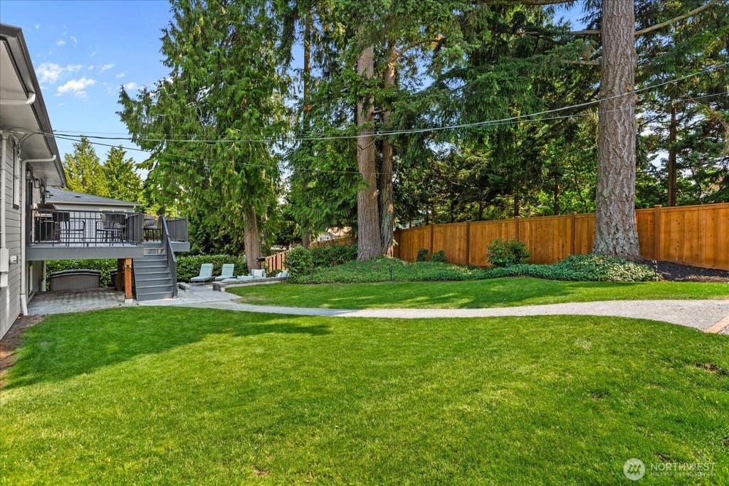 Photo of 1001 NE 155th Street, Shoreline, WA 98155 (MLS # 2566386)