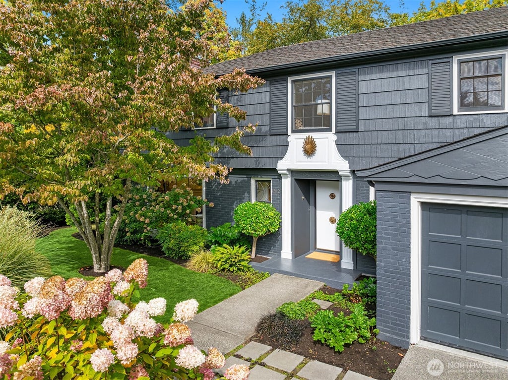 Photo of 1512 Arboretum Place E, Seattle, WA 98112 (MLS # 2591280)