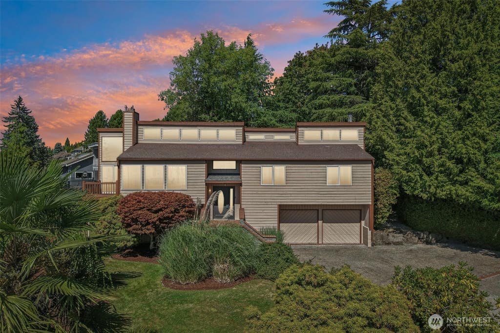 Photo of 13604 SE 1st Street, Bellevue, WA 98005 (MLS # 2561545)