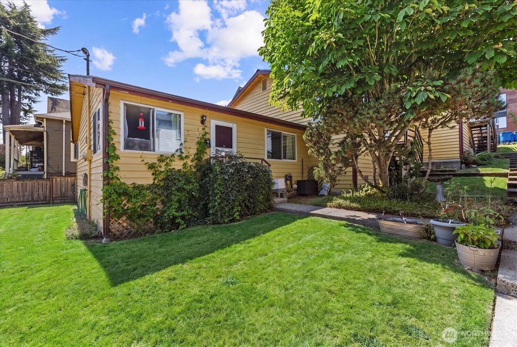 Photo of 125 27th Avenue E, Seattle, WA 98112 (MLS # 2571873)