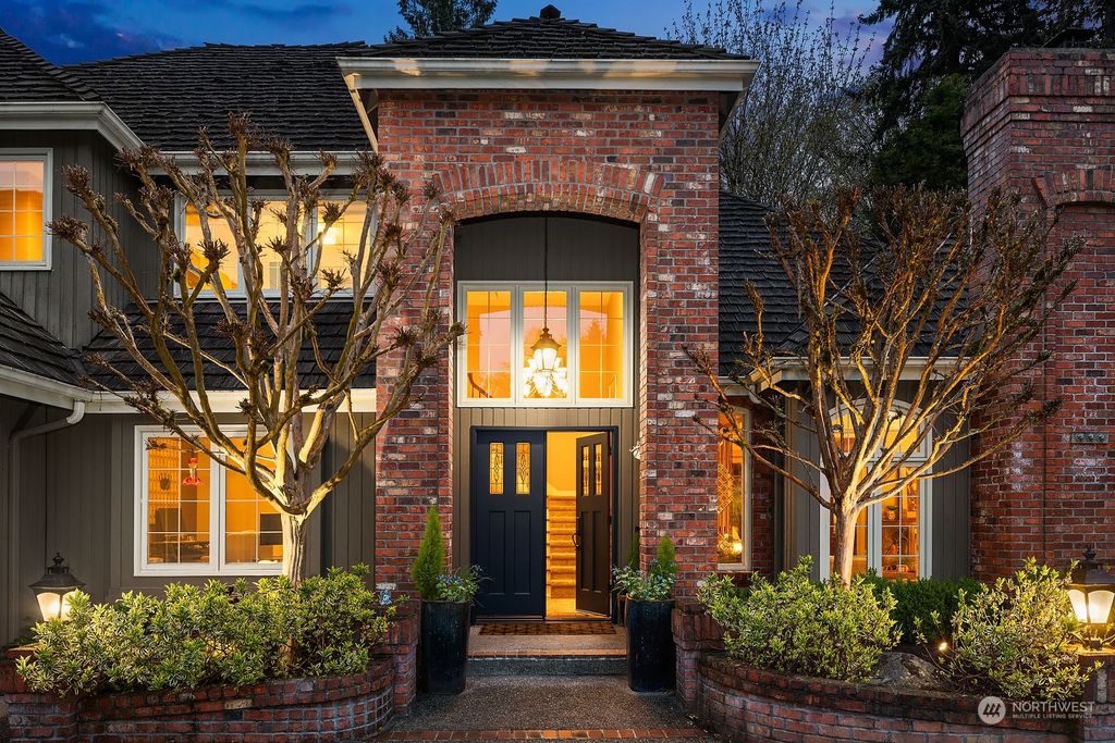 Photo of 14048 NE 27th Street, Bellevue, WA 98007 (MLS # 2220929)