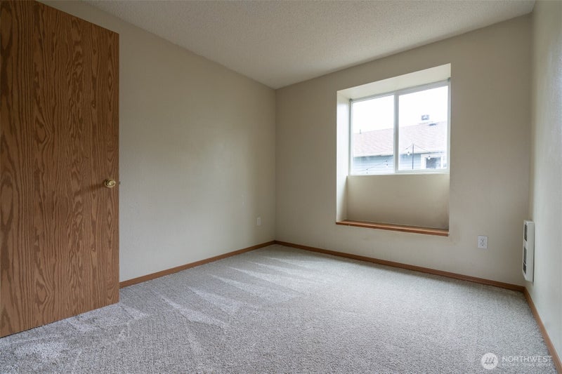 5607 76th Street W