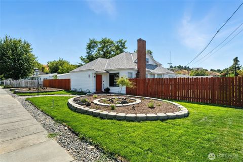 Photo of 138 Dehaven Street, Milton-Freewater, OR 97862 (MLS # 2407781)