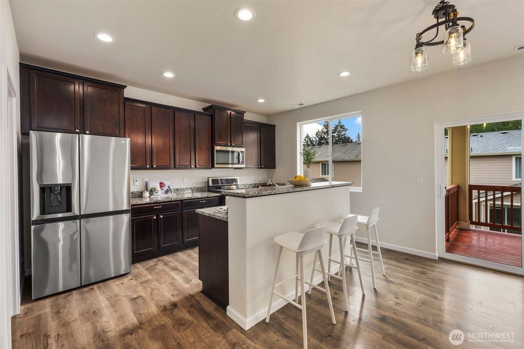 listing image 9364245349854312568