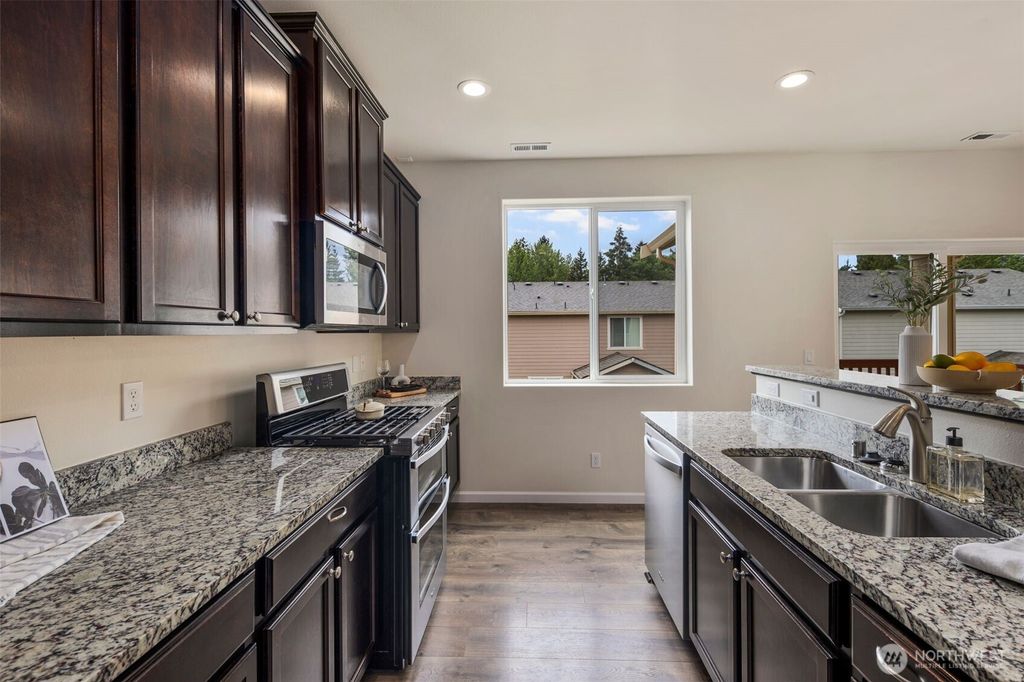 listing image 9366385531102424480