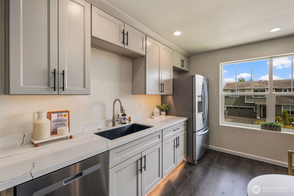 listing image 9365339689455682363
