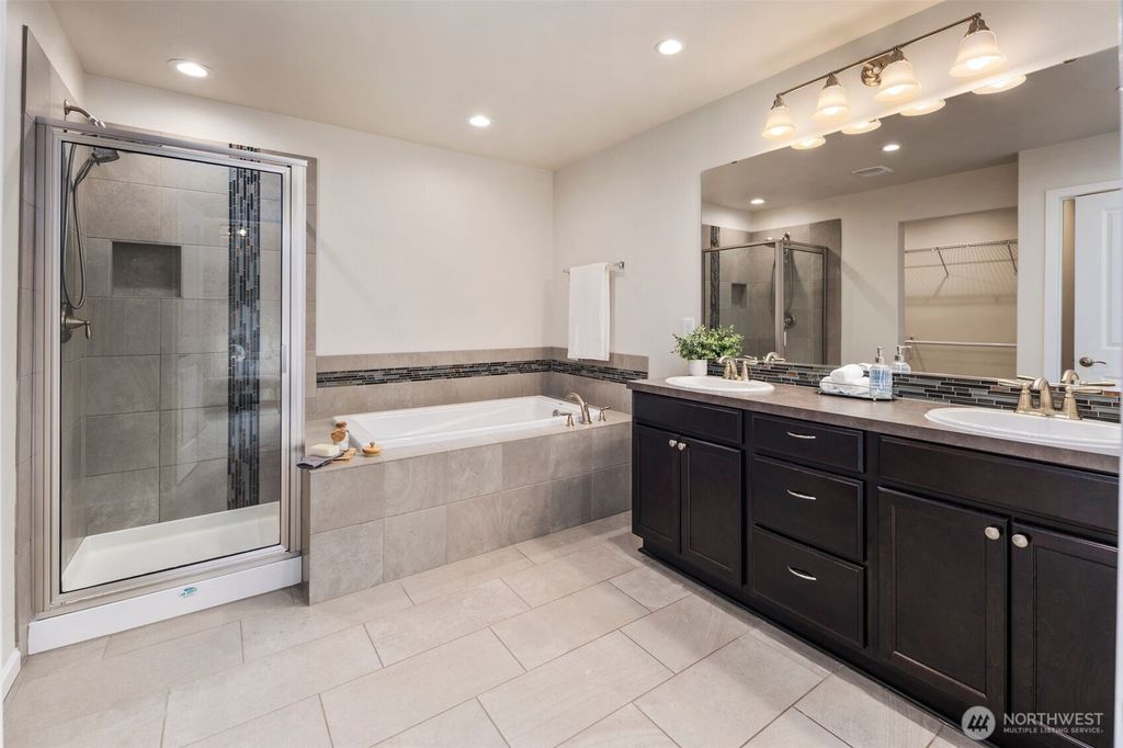 listing image 9366357905941343698