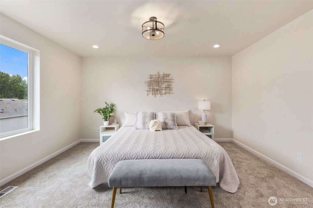 listing image 9366258809885709375