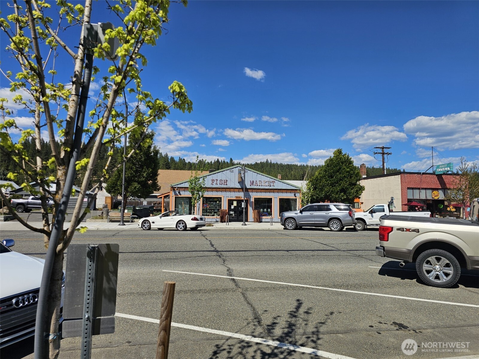 424 E 1st Street