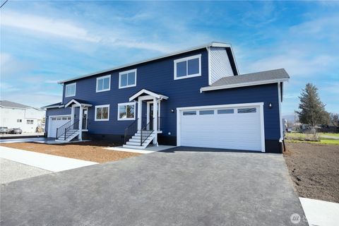 Photo of 1116 Sumas Avenue #2, Sumas, WA 98295 (MLS # 2487495)