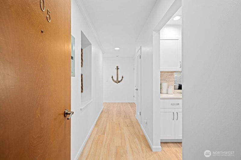 515 Lake Street S 205
