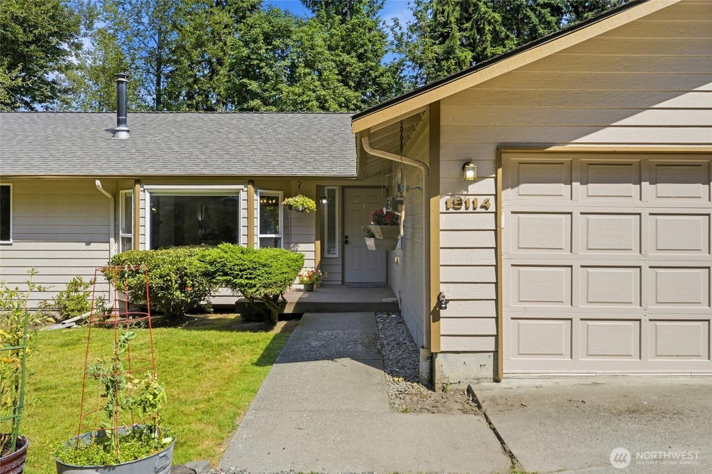 Photo of 18114 Broadway Avenue, Snohomish, WA 98296 (MLS # 2555679)