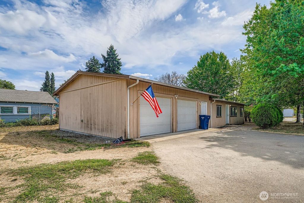 Photo of 733 8TH Street NE, Auburn, WA 98002 (MLS # 2431621)