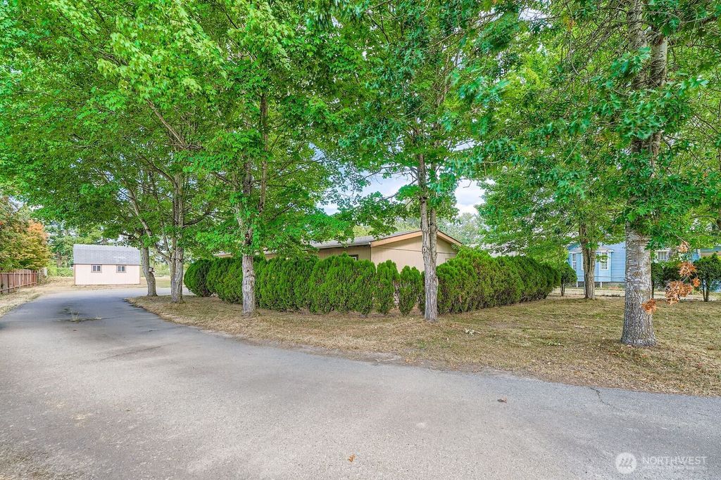 Photo of 733 8TH Street NE, Auburn, WA 98002 (MLS # 2431621)