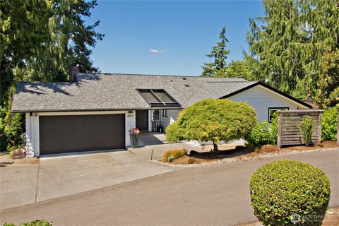 Photo of 4935 116th Place SE, Bellevue, WA 98006 (MLS # 2541966)