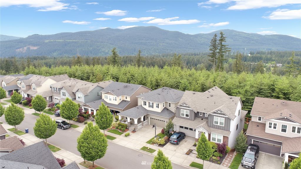Photo of 9103 Satterlee Avenue SE, Snoqualmie, WA 98065 (MLS # 1957542)