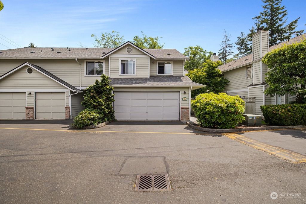 Photo of 5004 168th Street SW #E, Lynnwood, WA 98037 (MLS # 2155841)