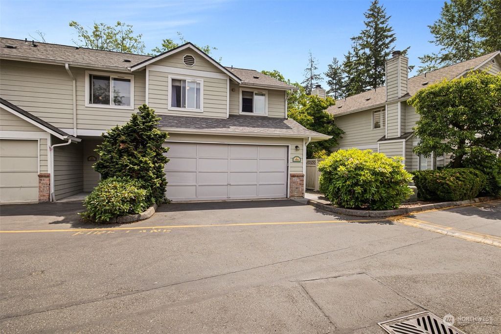 Photo of 5004 168th Street SW #E, Lynnwood, WA 98037 (MLS # 2155841)