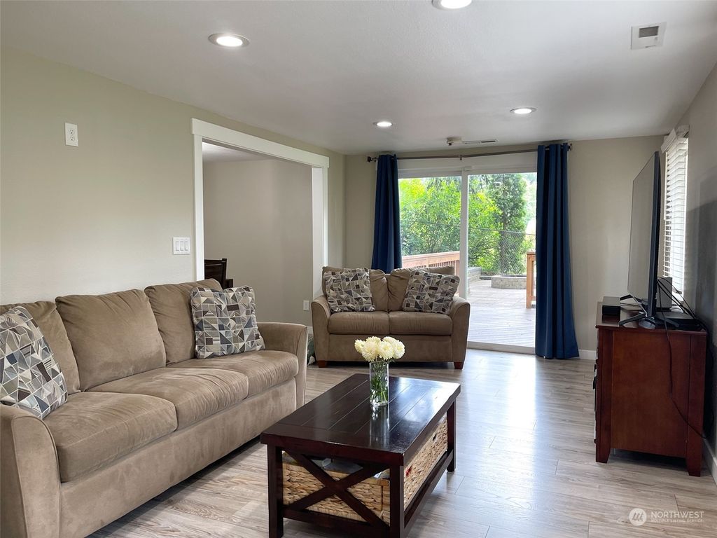 Photo of 404 S 126th Street, Seattle, WA 98168 (MLS # 2243311)