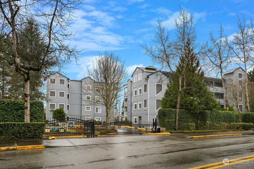 Photo of 6125 NE 175th Street #M103, Kenmore, WA 98028 (MLS # 2189697)