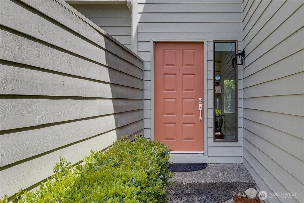 Photo of 16132 SE 33rd Circle, Bellevue, WA 98008 (MLS # 2523858)