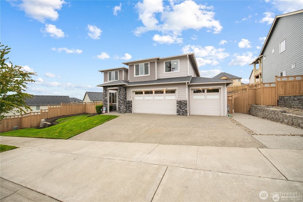 Photo of 1415 SE 39th St SE St, Puyallup, WA 98372 (MLS # 2461026)