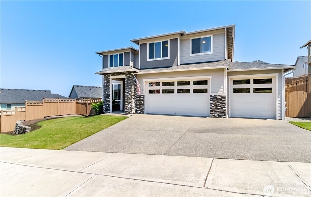 Photo of 1415 SE 39th St SE St, Puyallup, WA 98372 (MLS # 2461026)